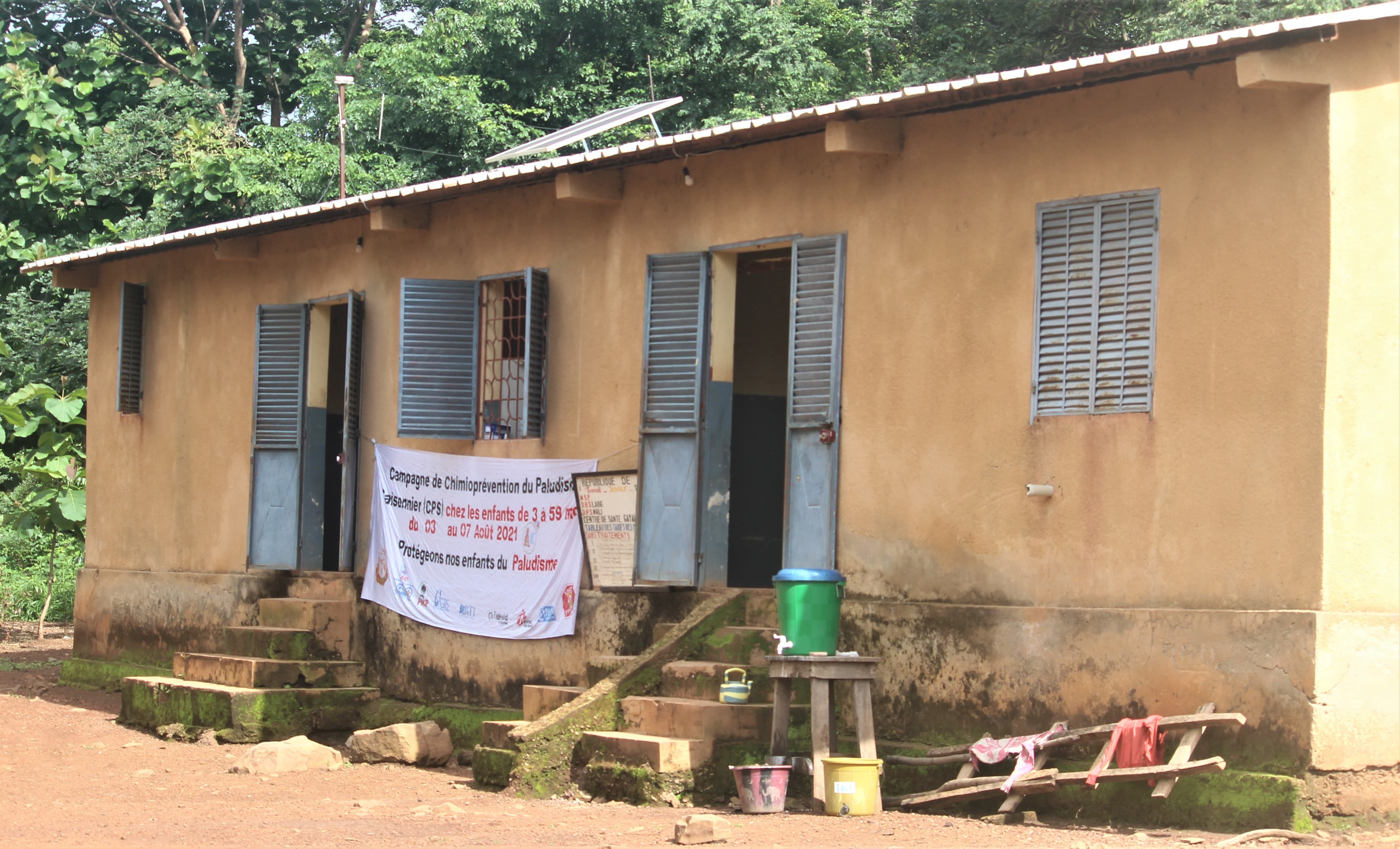 Façade du centre de santé de Gayah en Guinée
